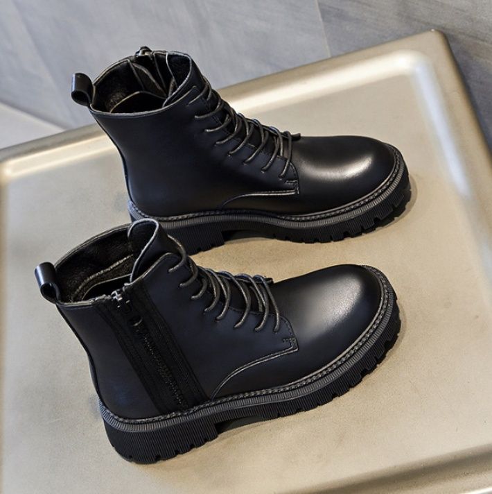 きれいめカジュアル レディース編み上げ厚底ショートブーツ黒靴