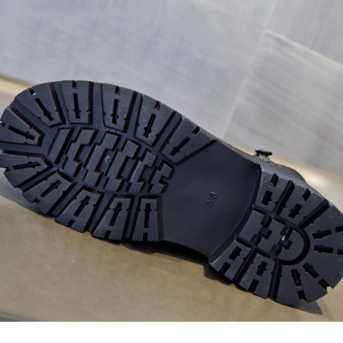 きれいめカジュアル レディース編み上げ厚底ショートブーツ黒靴