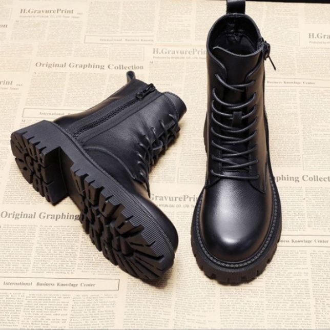 きれいめカジュアル レディース編み上げ厚底ショートブーツ黒靴