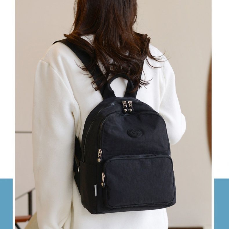 きれいめカジュアル 軽量ナイロン多収納ポケット付きデイリーリュック