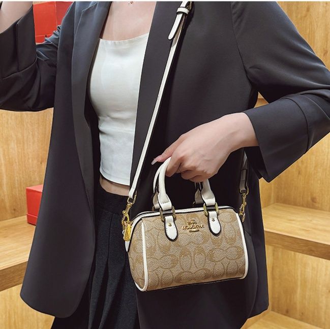 きれいめカジュアル エレガント型押しミニボストンバッグ