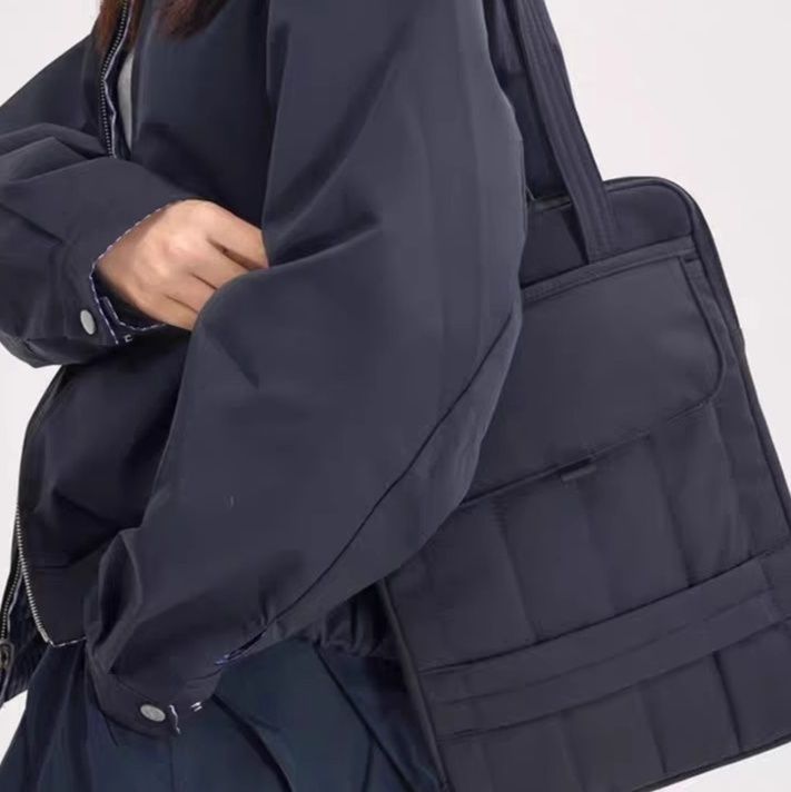 きれいめカジュアル キルティングステッチ縦型ショルダーバッグ