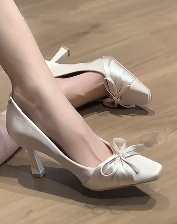きれいめカジュアル リボンモチーフ太めチャンキーヒールパンプス