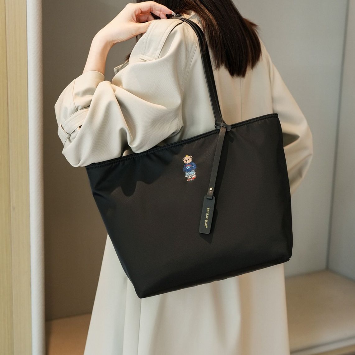 きれいめカジュアル トートバッグ レディース 大容量 オックスフォード生地 通勤 シンプル 刺繍デザイン 肩掛け おしゃれ