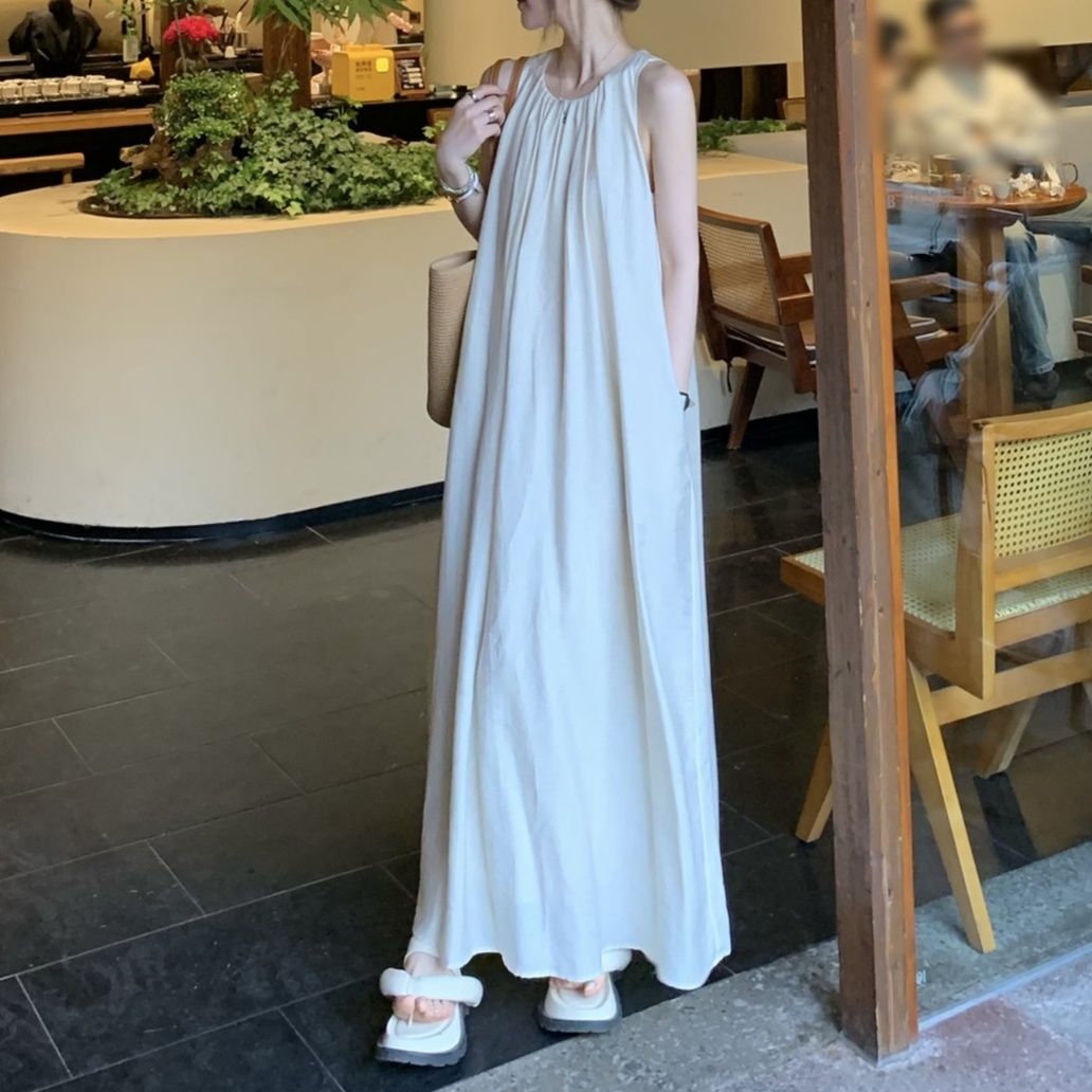 きれいめカジュアル ゆったりロングワンピース ノースリーブ フレンチリゾート風 夏 無地 フレアシルエット