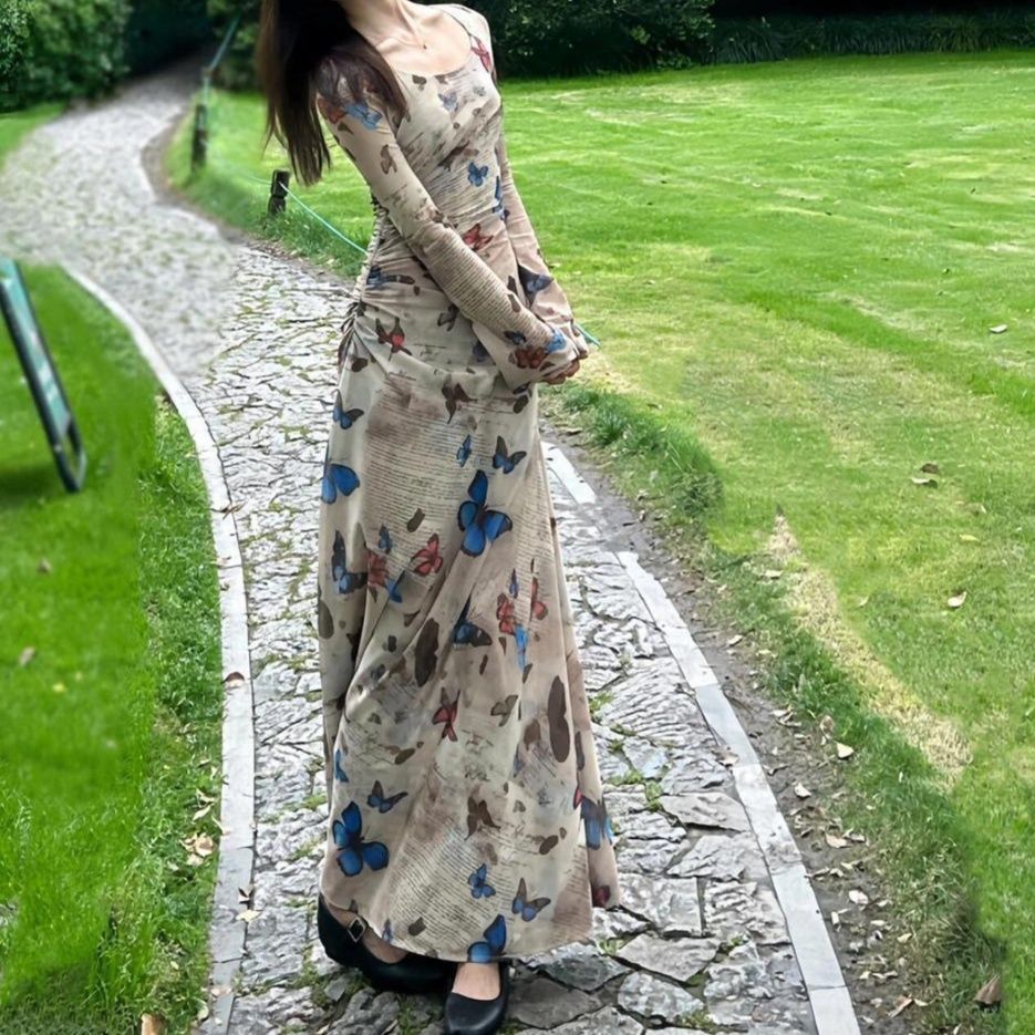 きれいめカジュアル 蝶々模様のロングワンピース