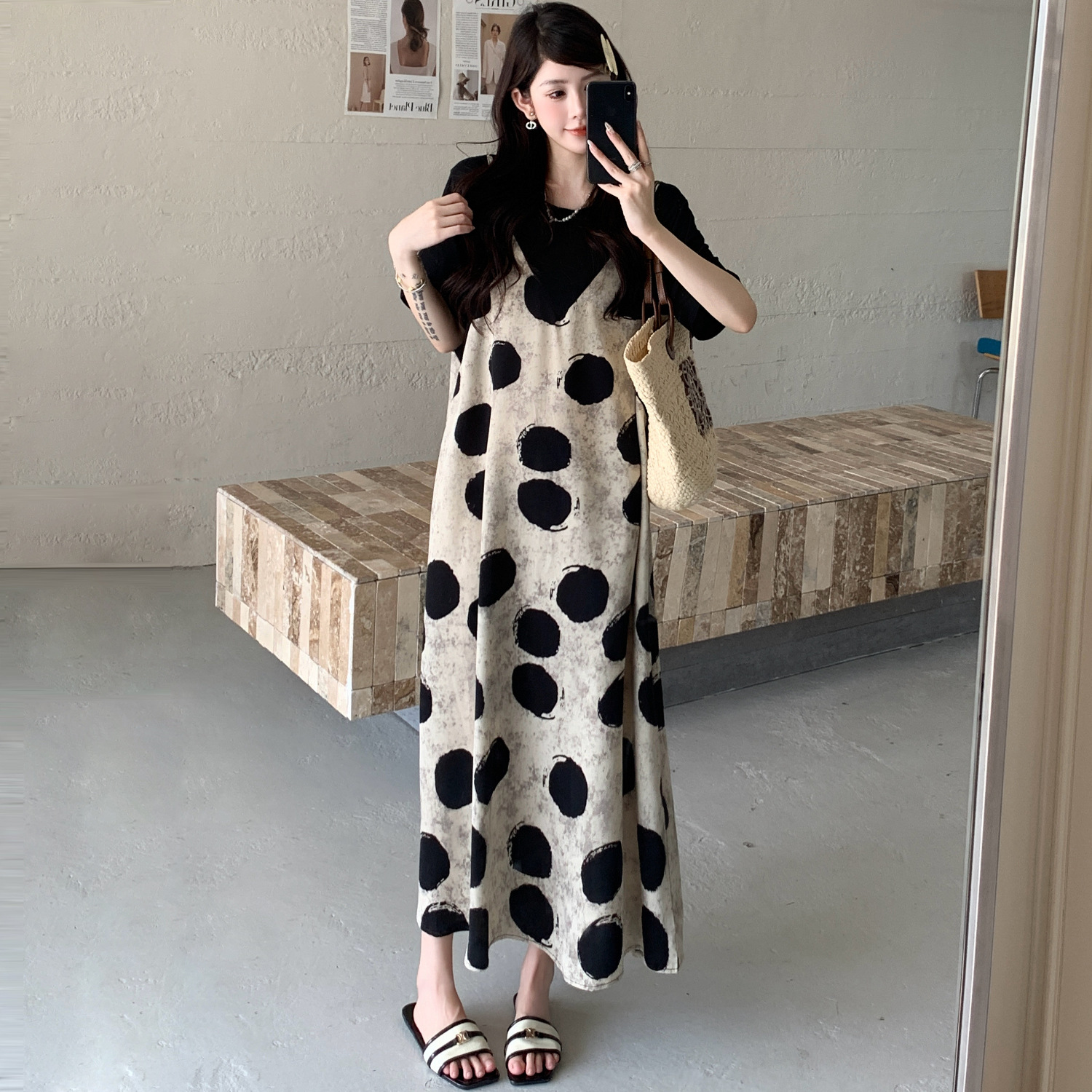 きれいめカジュアル 大粒ドット柄キャミソール風レイヤード風ロングワンピース