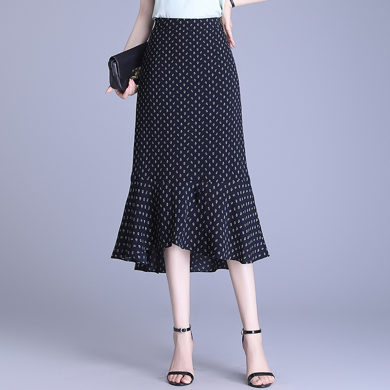 きれいめカジュアル 幾何学模様の裾フレアマーメイドスカート