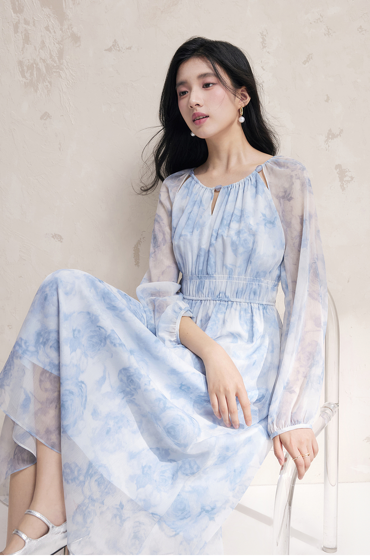きれいめカジュアル 淡い花柄シフォンワンピース