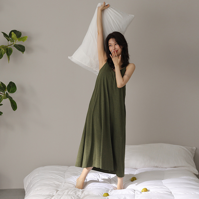 きれいめカジュアル ゆったりシルエットノースリーブロングワンピース