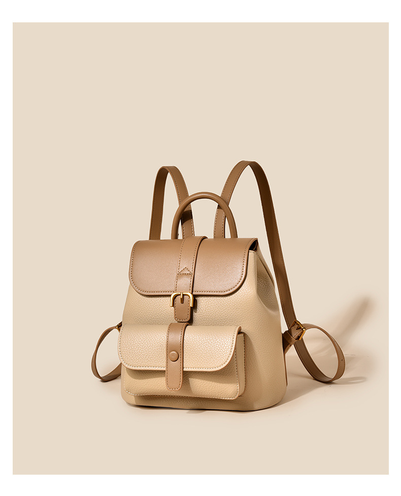 きれいめカジュアル 上品な二層ポケット仕様のコンパクトリュック