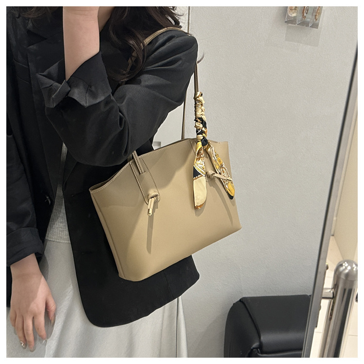 きれいめカジュアル スカーフ付きトートバッグ レディース 大容量 ハンドバッグ