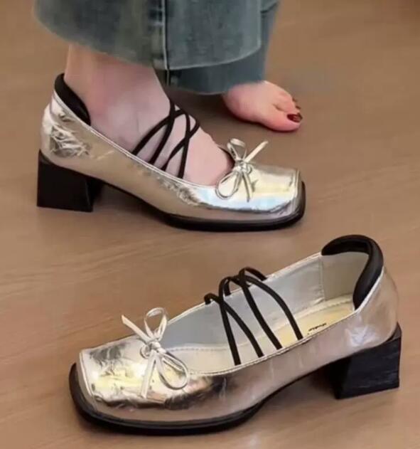 きれいめカジュアル 女性用靴 四角つま先レースアップ革靴 黒色