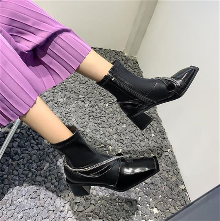 きれいめカジュアル チェーン付き太ヒールショートブーツ 女性用 黒靴