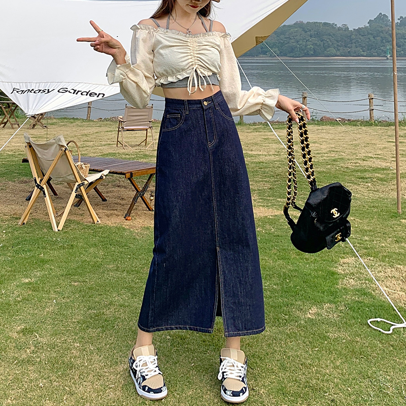 きれいめカジュアル フロントスリット入りデニムロングスカート