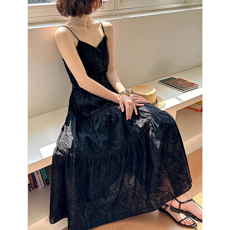 きれいめカジュアル 優美なキャミソール花模様ワンピース