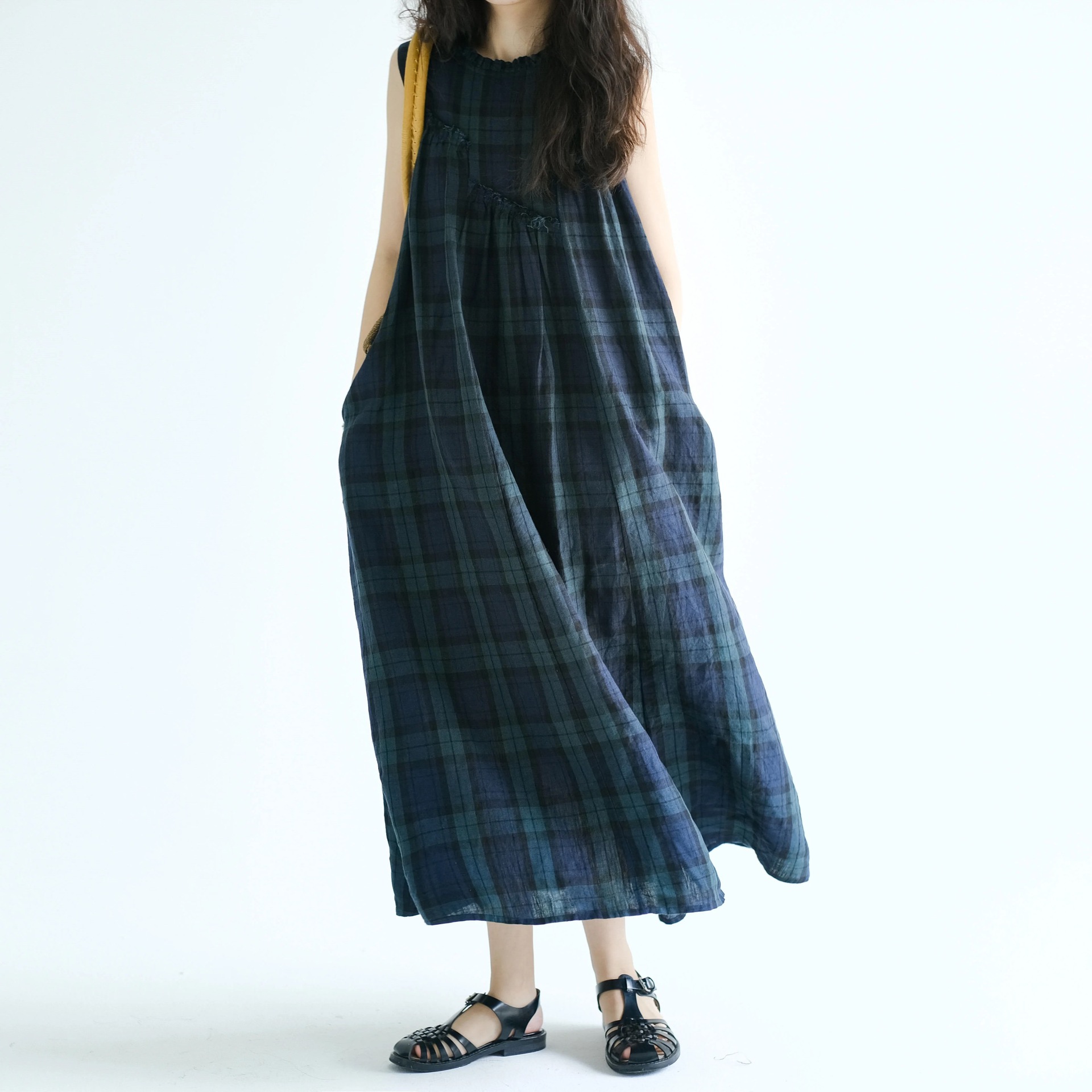 きれいめカジュアル チェック柄ノースリーブゆったりロングワンピース