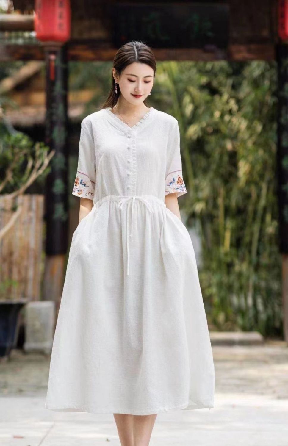 きれいめカジュアル 袖刺繍ウエストリボンミディ丈ワンピース