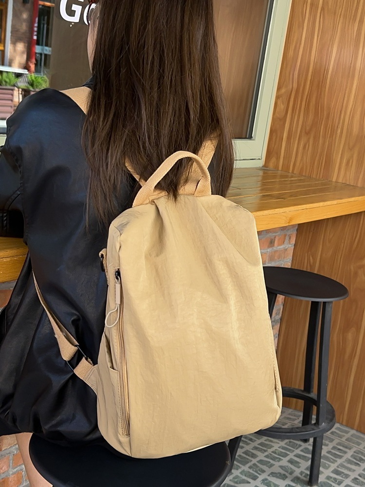 きれいめカジュアル 多機能二通り使い方ができるナイロン素材リュック