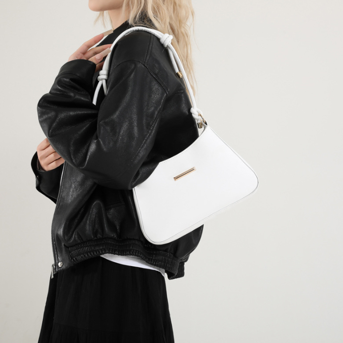 きれいめカジュアル 女性用合皮ショルダーバッグ脇下持ち小型ハンドバッグ