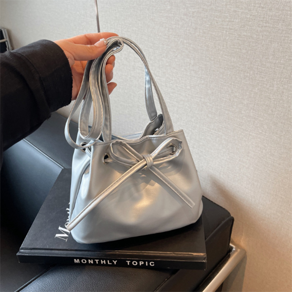 きれいめカジュアル リボン巾着ショルダーバッグ 四角スクエア型 肩掛けバッグ