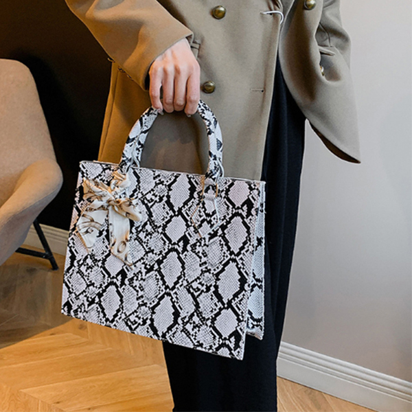 きれいめカジュアル 女性用四角形手提げバッグ蛇柄大容量通勤鞄