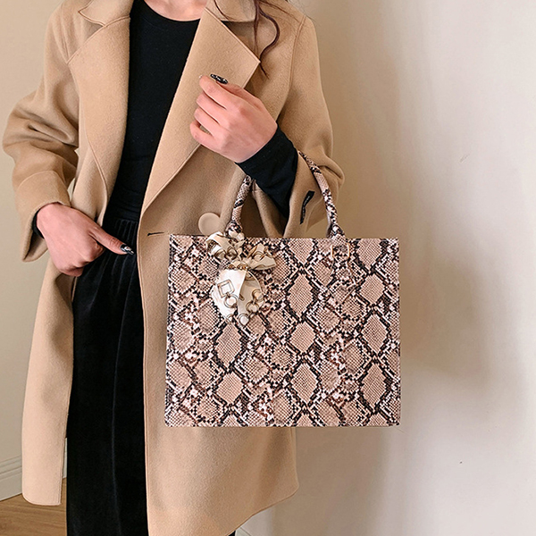 きれいめカジュアル 女性用四角形手提げバッグ蛇柄大容量通勤鞄