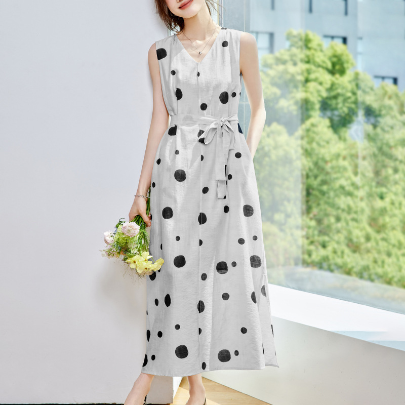 きれいめカジュアル 水玉模様ノースリーブリボンベルト付きワンピース
