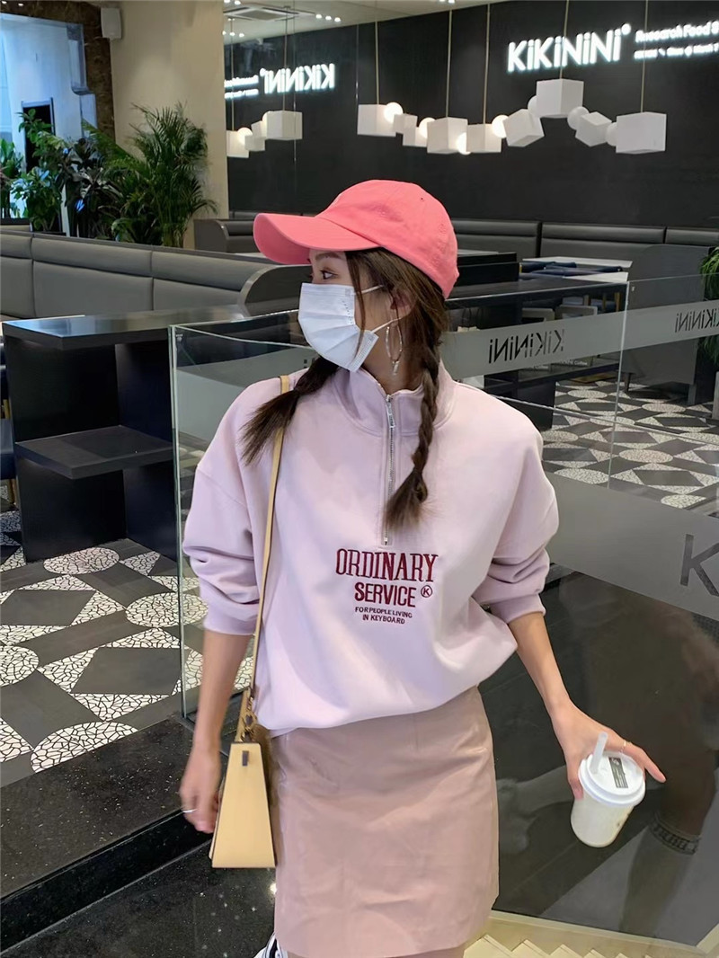 きれいめカジュアル ハーフジップロゴ刺繍入りスタンドカラースエット