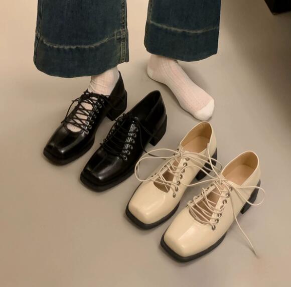 きれいめカジュアル 女性用合成皮革編み上げ靴スクエアトゥローヒール