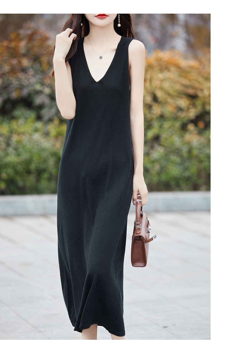 きれいめカジュアル 深めブイネックノースリーブニットワンピース