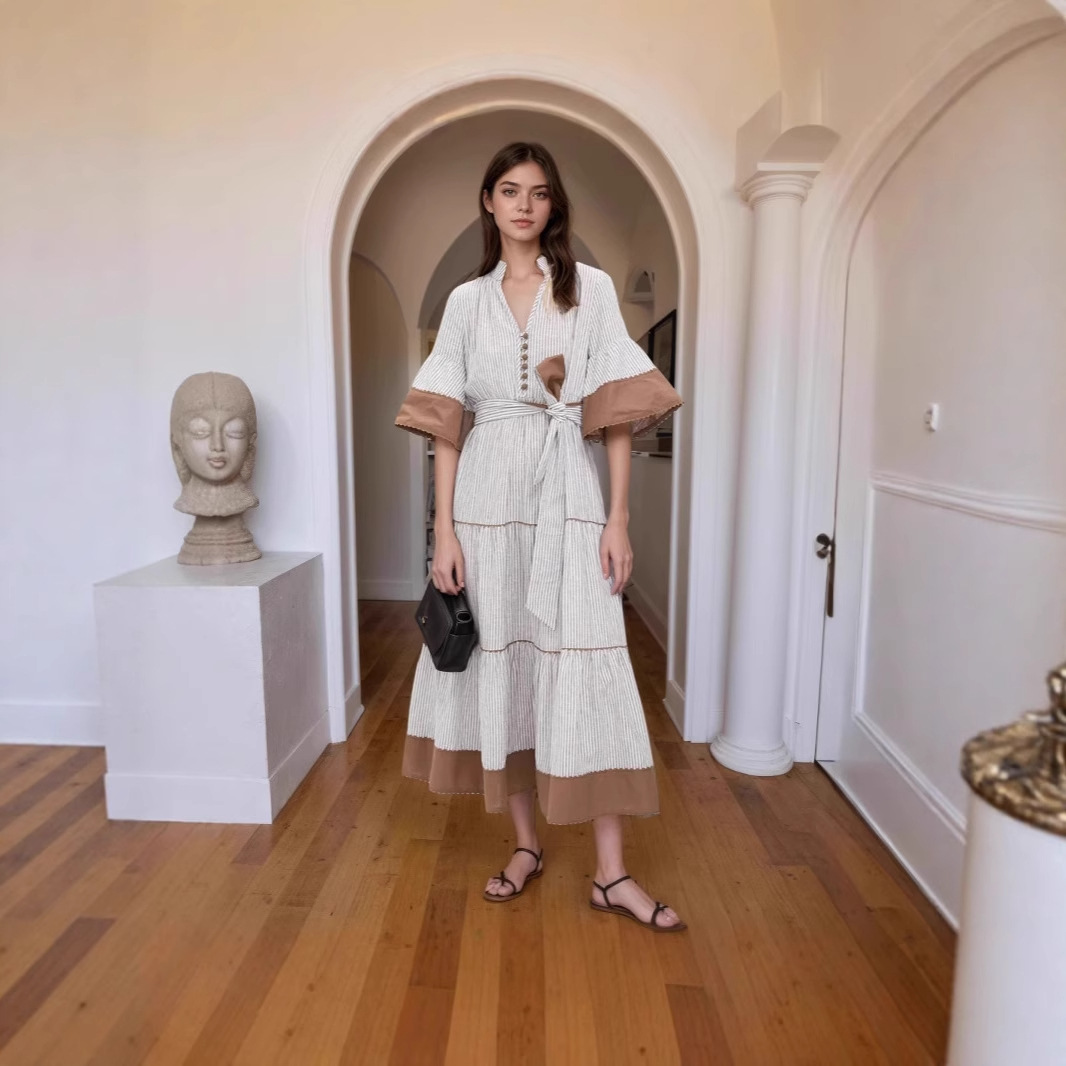きれいめカジュアル 優美フレア袖ティアードワンピース