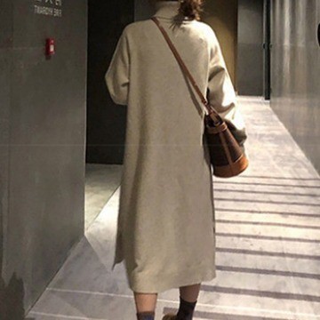 きれいめカジュアル タートルネック編み地ロング丈スリット入りワンピース