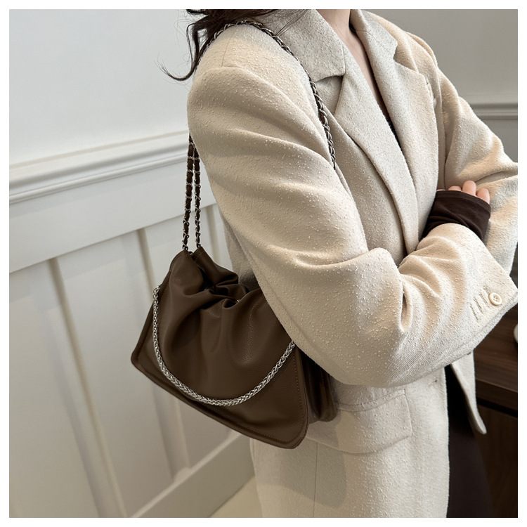 きれいめカジュアル 女性用二重鎖肩掛けバッグ くしゅくしゅ巾着型