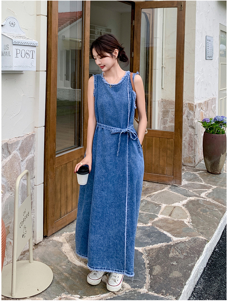 きれいめカジュアル デニム素材ノースリーブロング丈紐ベルト付きワンピース