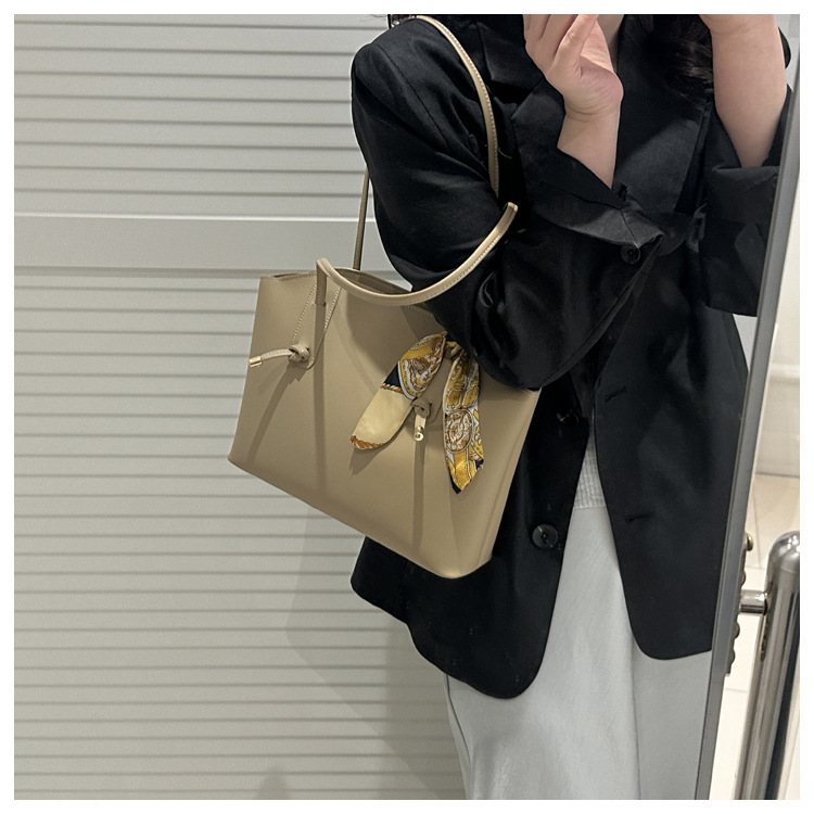 きれいめカジュアル スカーフ付きトートバッグ レディース 大容量 ハンドバッグ