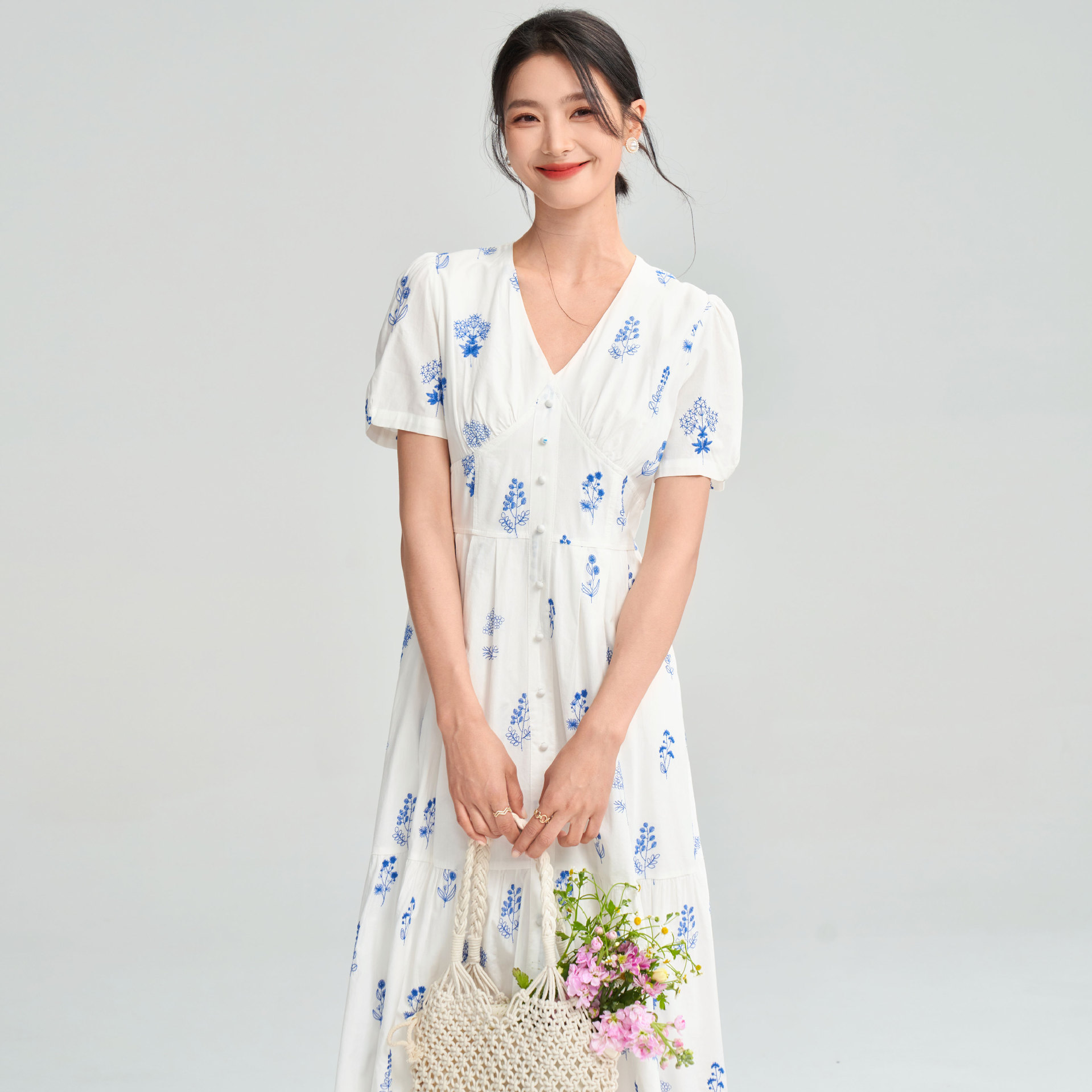 きれいめカジュアル 花柄刺繍ティアードワンピース