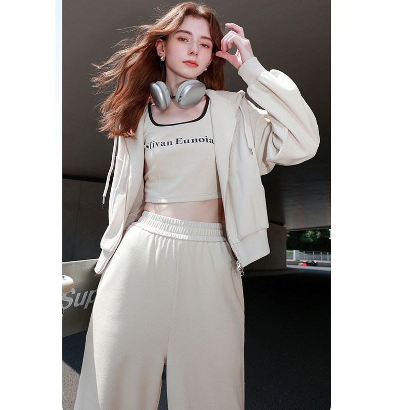 きれいめカジュアル フード付きジップアップ無地パーカー