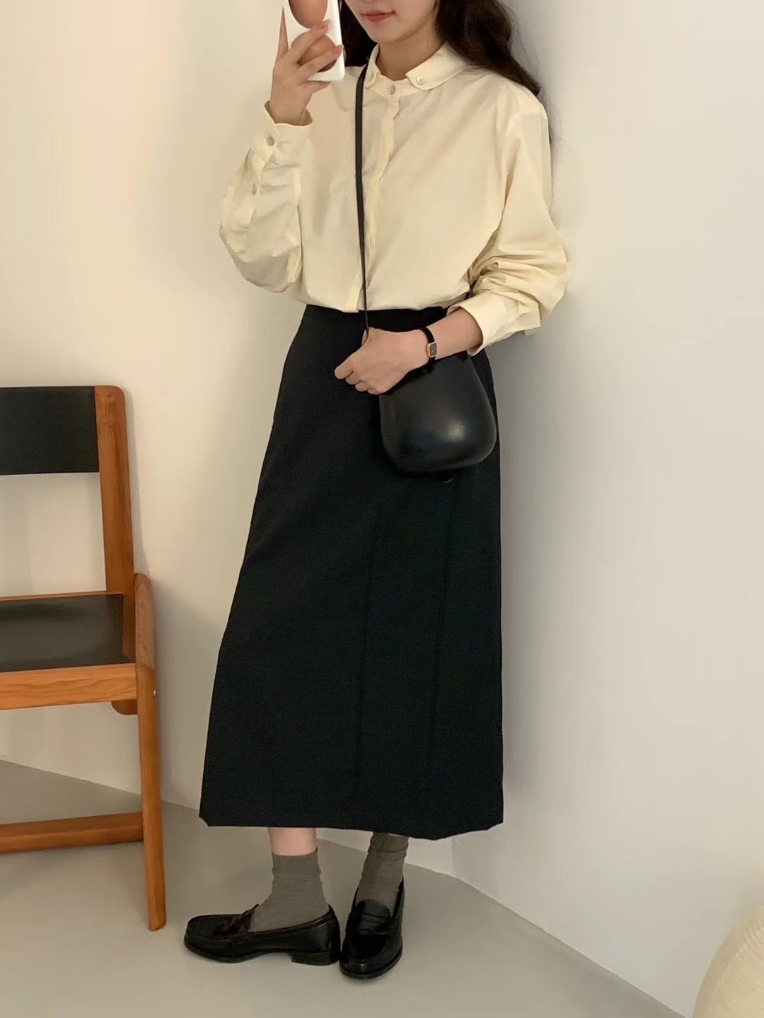 きれいめカジュアル 上品な台形シルエットのミディ丈スカート