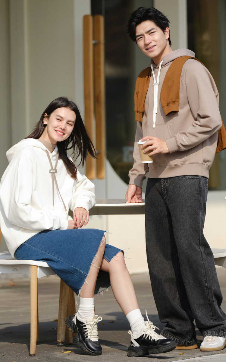 きれいめカジュアル 上質フード付きスエット