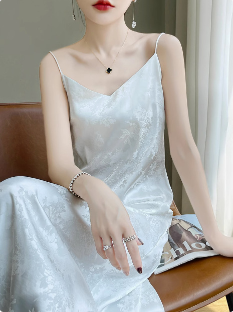 きれいめカジュアル 優美花柄キャミソールワンピース