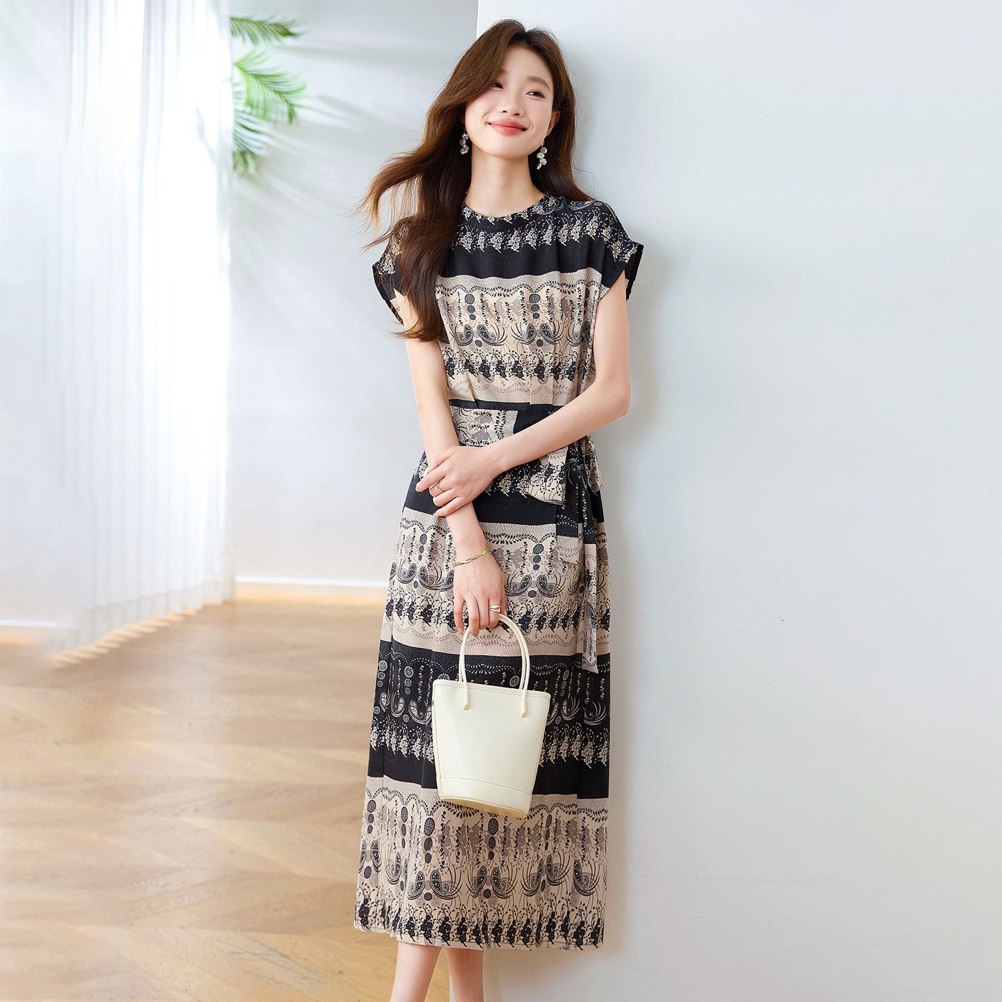 きれいめカジュアル エスニック柄ボーダー切り替えフレンチスリーブロングワンピース