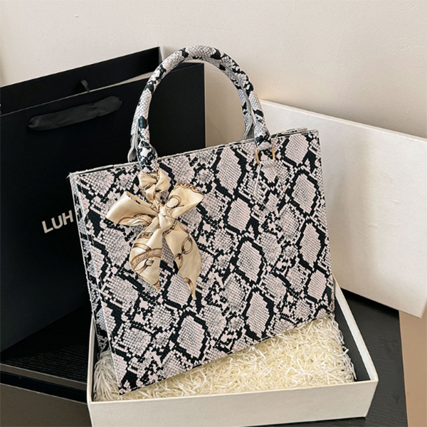 きれいめカジュアル 女性用四角形手提げバッグ蛇柄大容量通勤鞄