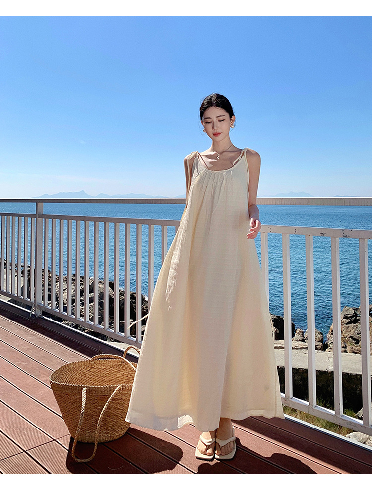 きれいめカジュアル 肩紐リボンギャザーマキシ丈ワンピース