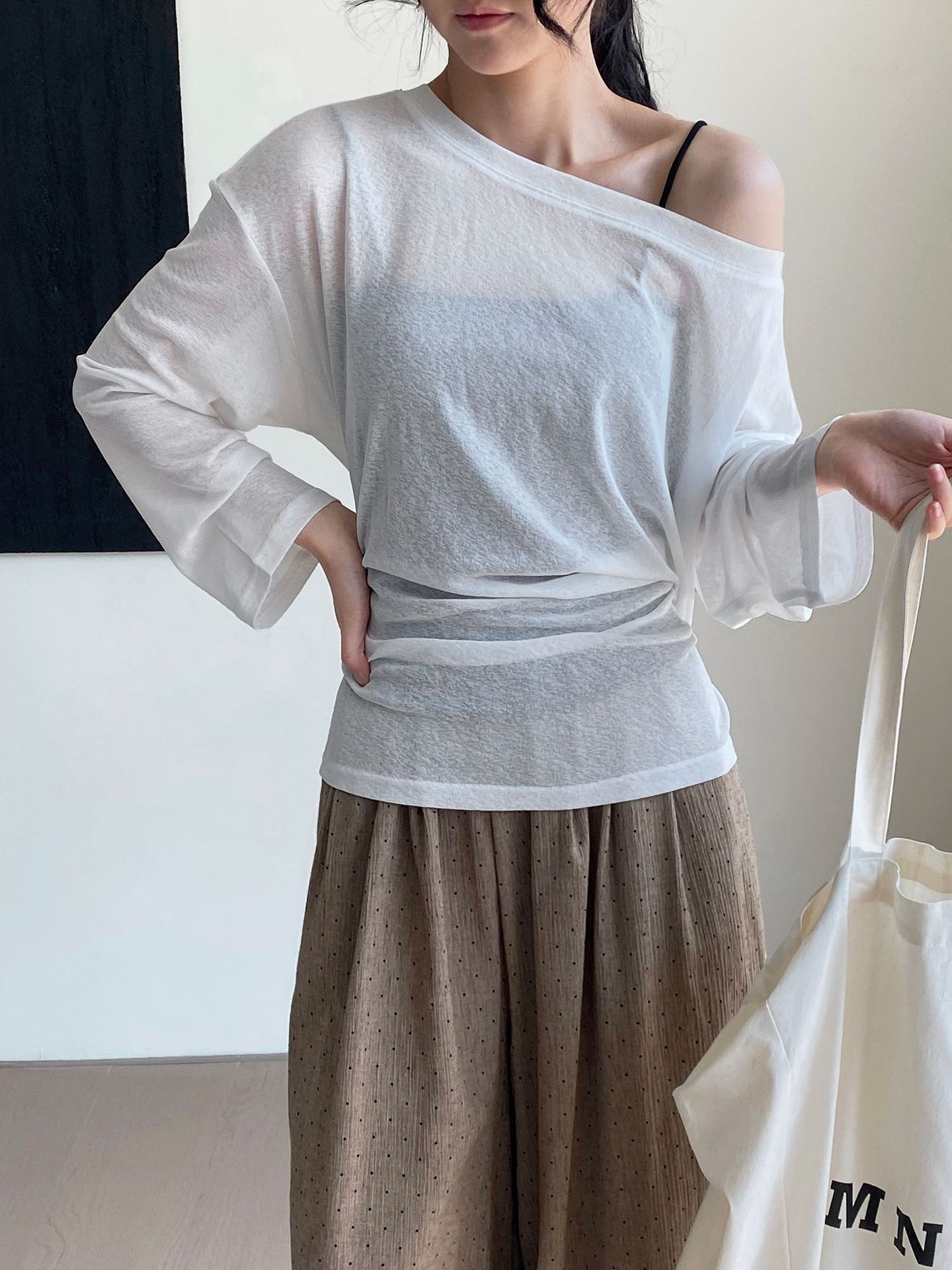 きれいめカジュアル 一枚で決まるオフショルダースエット