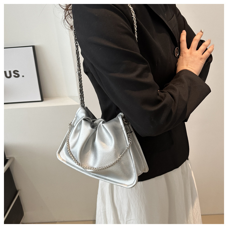 きれいめカジュアル 女性用二重鎖肩掛けバッグ くしゅくしゅ巾着型