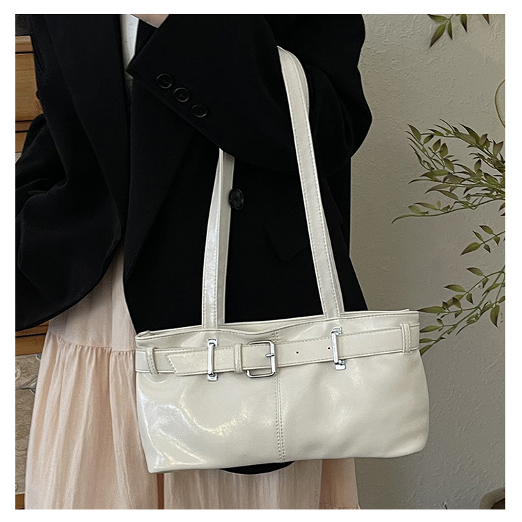 きれいめカジュアル ベルトデザインショルダーバッグ