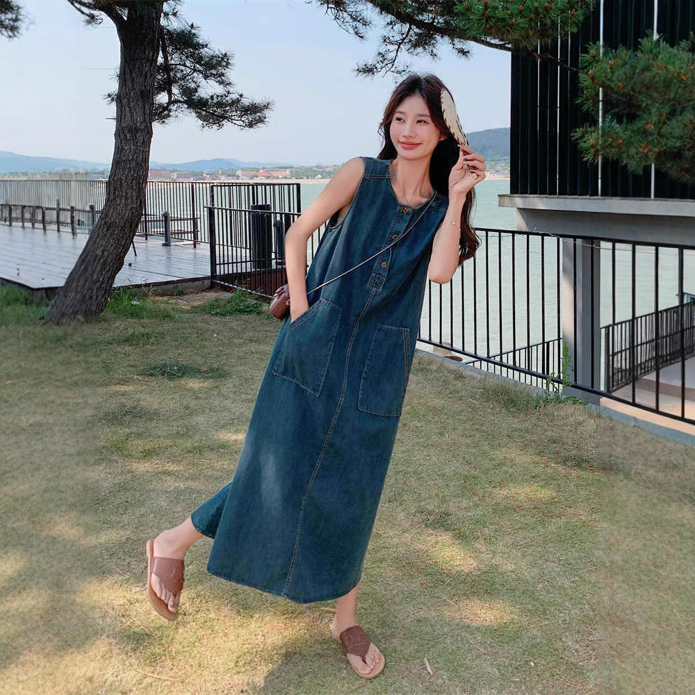 きれいめカジュアル 大人のデニム素材ノースリーブロング丈ワンピース