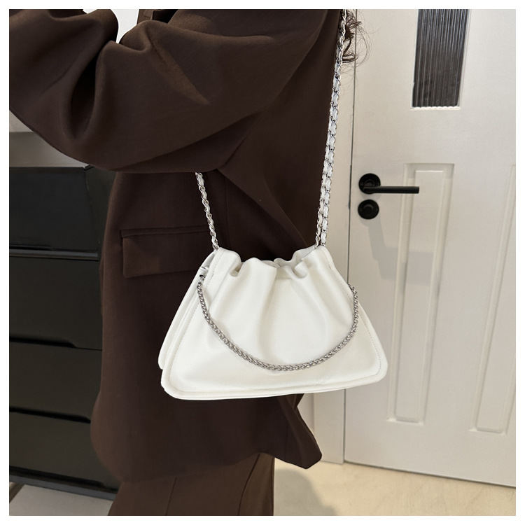 きれいめカジュアル 女性用二重鎖肩掛けバッグ くしゅくしゅ巾着型