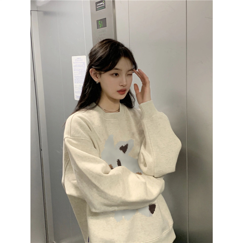 きれいめカジュアル ふわふわうさぎ刺繍のトレーナーゆったりスエット
